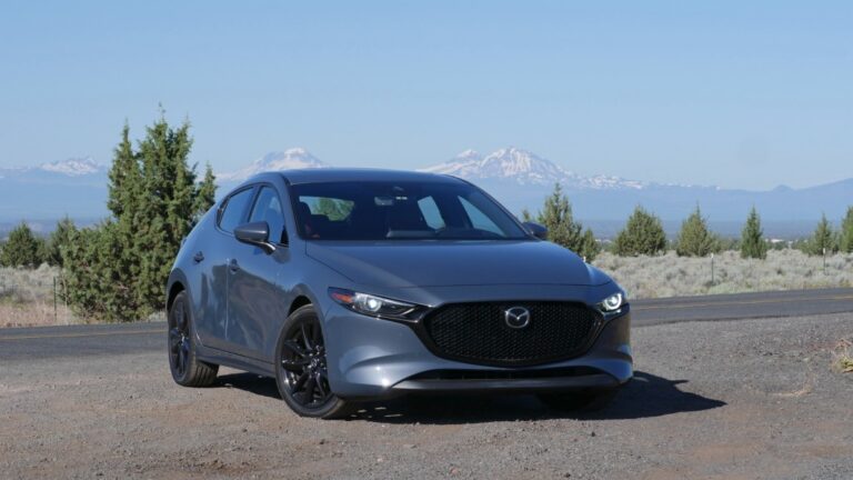 2023 Mazda3 Review | The premium efficiency candy spot