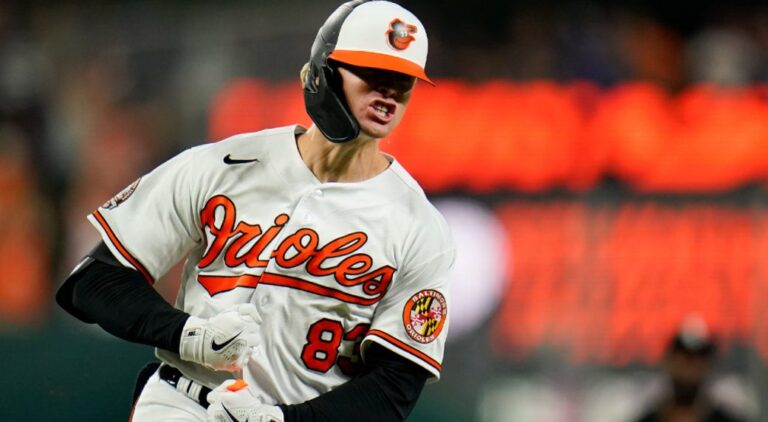 MLB Roundup: Stowers’ homer in ninth ties it, Orioles high Cubs in further innings