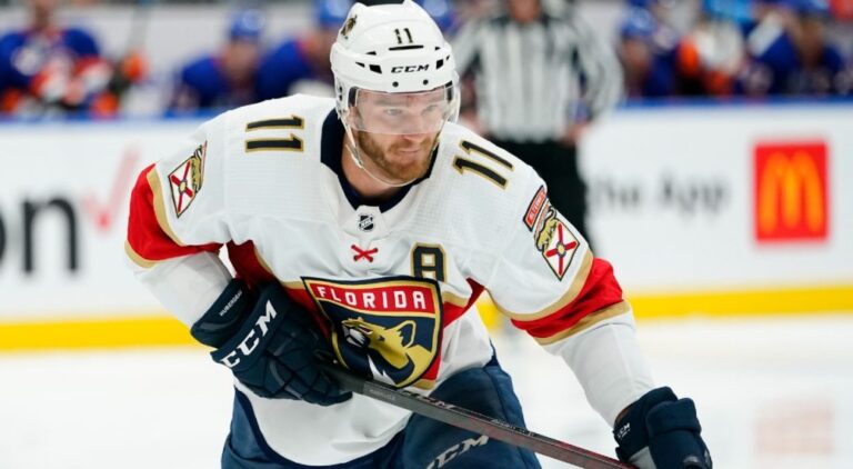 NHL Fantasy Mailbag: Will Tkachuk or Huberdeau have the larger season?