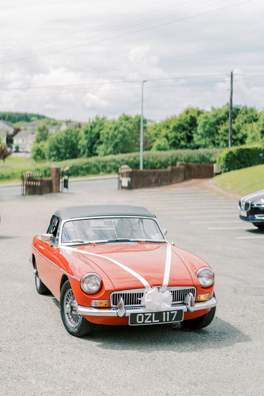 Just wed red wedding car