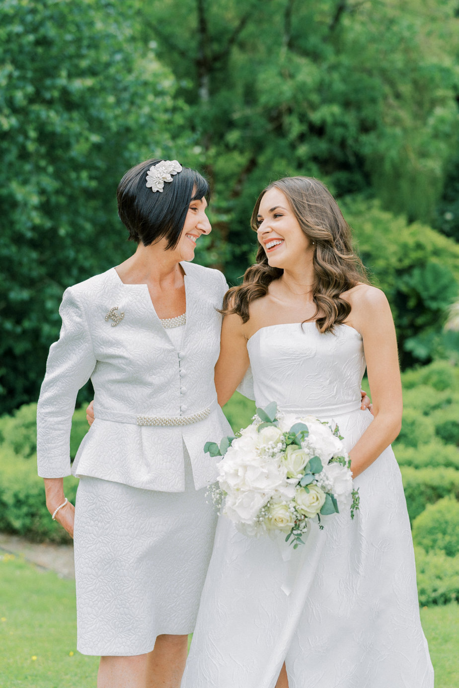 Bride and mother mam mum