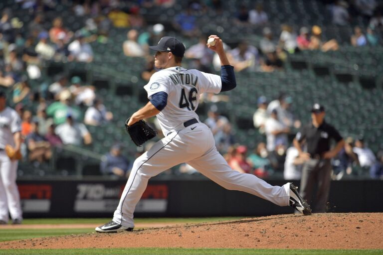 “The september collapse is no more we have vinny nittoli!!” “Not gonna help them” – Philadelphia Phillies followers divided after workforce acquires reliever Vinny Nittoli from Toronto Blue Jays