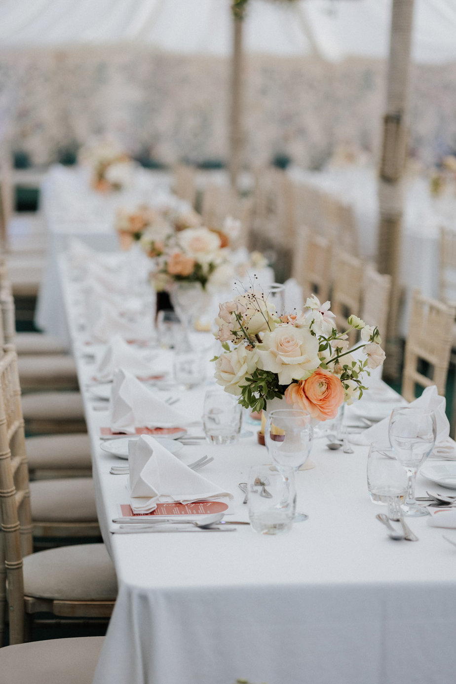 Dining room flowers roses white tablecloth