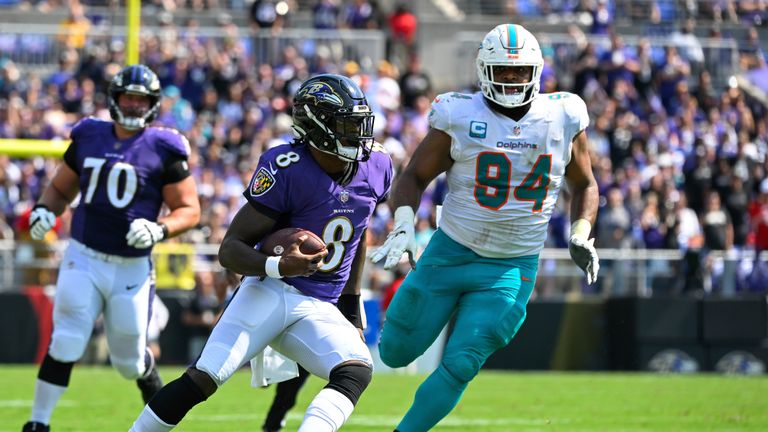 Baltimore Ravens' Lamar Jackson finds the gap in the defensive line and takes off for a career-long touchdown run