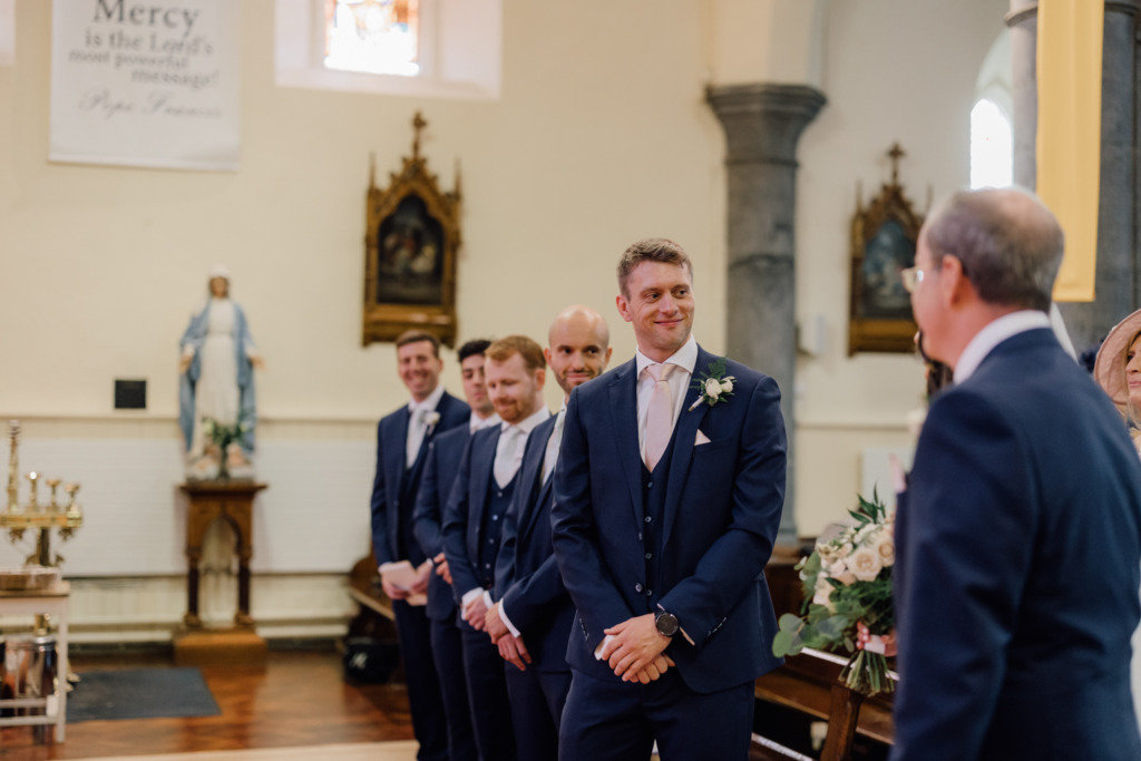 groom waiting for bride