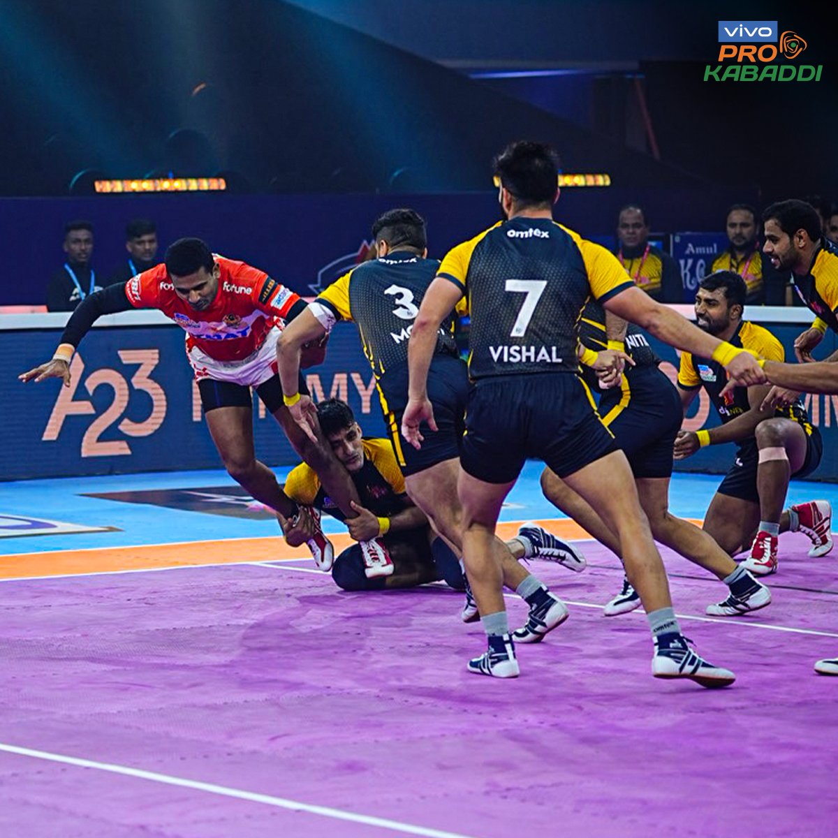 PKL 2022 LIVE: Gujarat Giants, Patna Pirates look to continue momentum in Day 21 clash, UP Yoddhas aim to return to winning ways against rock-bottom Telugu Titans - Follow Pro Kabaddi League 9 LIVE updates