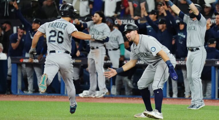 Mariners safe comeback victory over Blue Jays, advance to ALDS vs. Astros