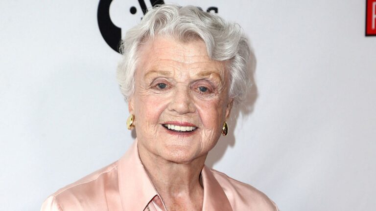 “Now that’s a mother”: Internet in awe of how Angela Lansbury rescued her youngsters from Charles Manson cult