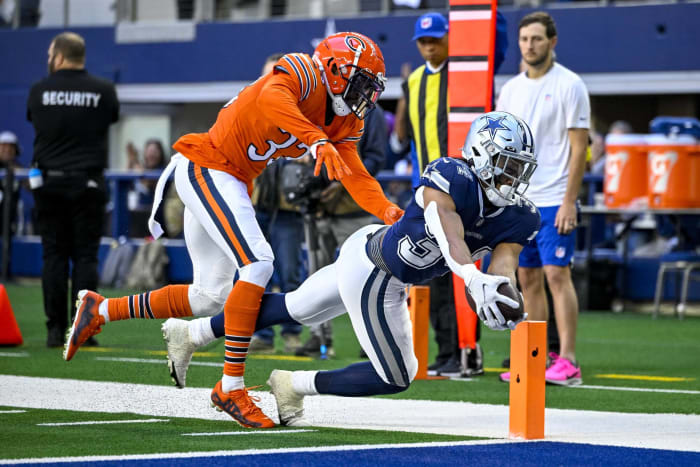 Bears lay out red (orange?) carpet for Cowboys