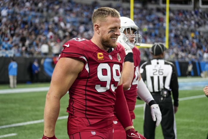 Cardinals D-ends toy with height-deficient QB