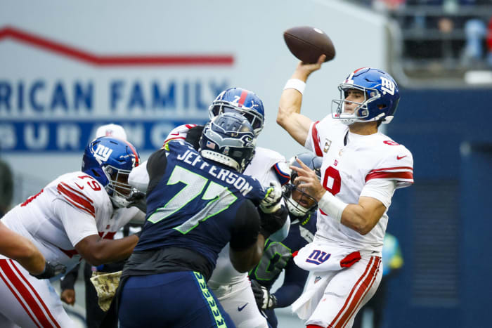 Giants O-line unable to fend off improving Seahawks
