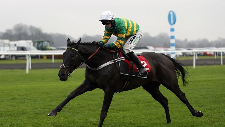 Broomfield Burg wins easily at Kempton for Henderson and De Boinville