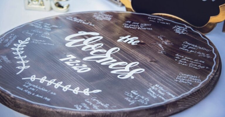 13 Should-See Wedding Signing Boards