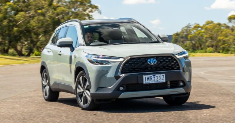 2023 Toyota Corolla Cross Atmos AWD Hybrid evaluation
