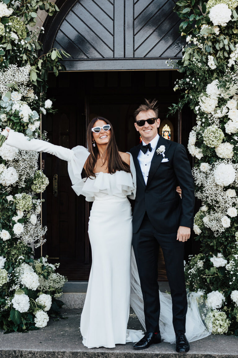 Magic in Monochrome: Becky & Mark’s Sophisticated Celebration