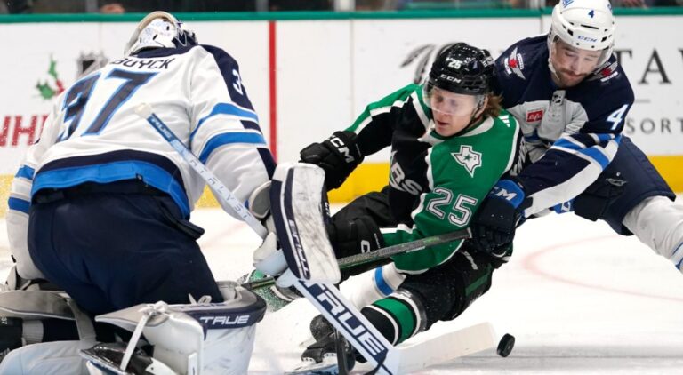 ‘That play must be blown lifeless’: Jets pushing for change following controversial aim