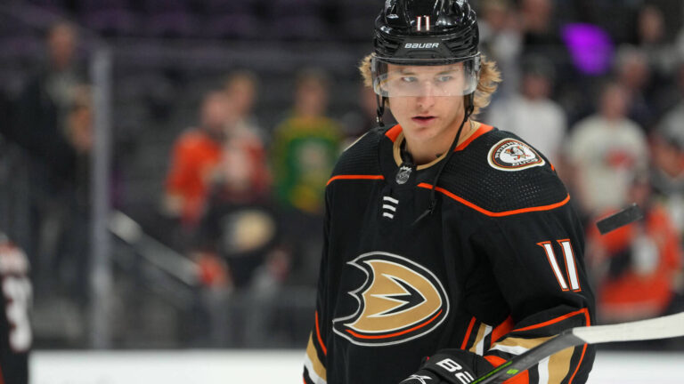 Trevor Zegras’ rising stardom can’t save the disastrous Anaheim Ducks