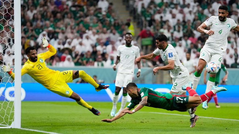 Orbelin Pineda fails to score with a diving header