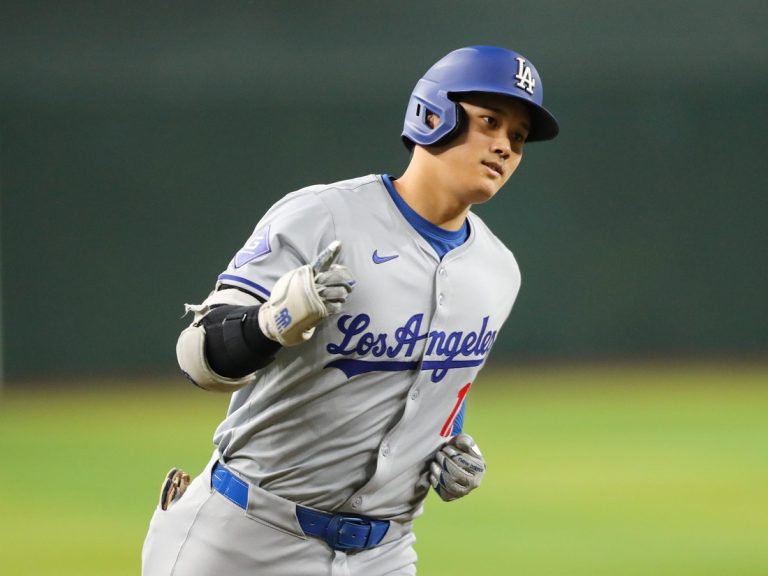 Deadspin | MLB roundup: Dodgers open with back-to-back-to-back HRs in win