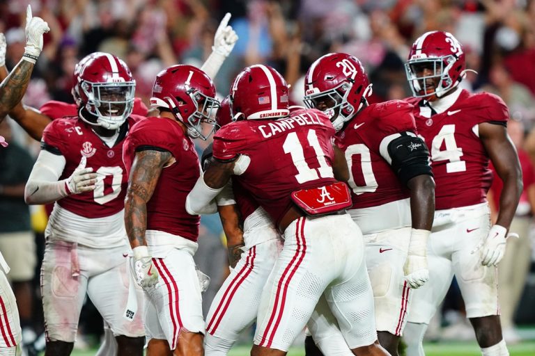 Deadspin | Top 25 roundup: No. 4 Alabama edges No. 2 Georgia in wild contest