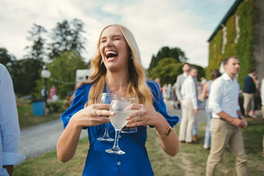Guest Ritual How To Be A Great Guest: Wedding Guest Dos and Don’ts
