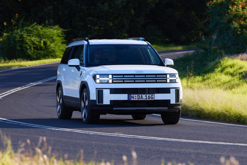 2025 Hyundai Santa Fe Hybrid