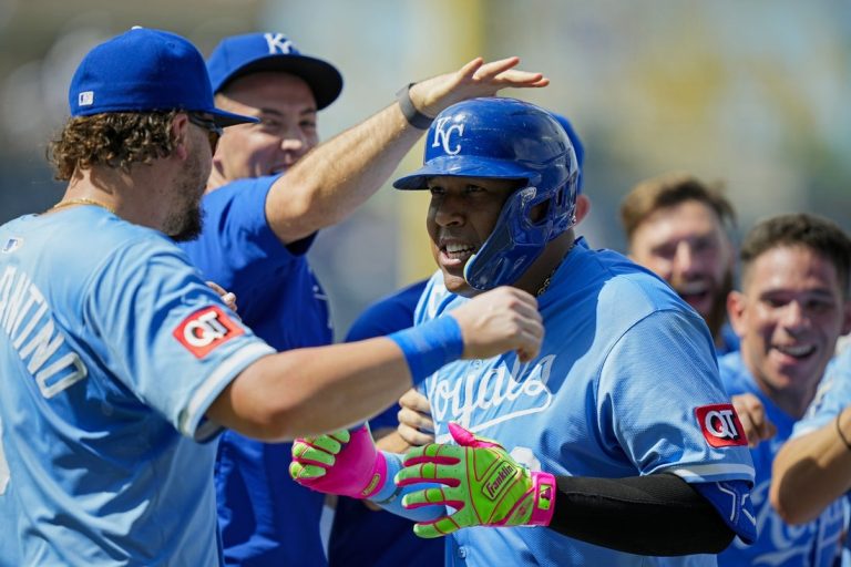 Deadspin | MLB roundup: 9 Royals pitchers clean Braves