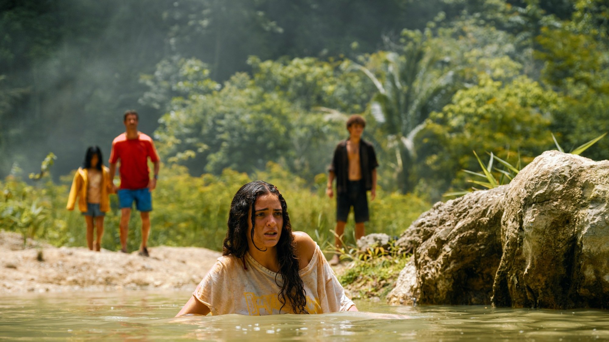 Isabella Delgado (Audrina Miranda), Reuben Delgado (Manuel Garcia-Rulfo), Teresa Delgado (Luna Blaise) and Xavier Dobbs (David Iacono) in JURASSIC WORLD REBIRTH, directed by Gareth Edwards.