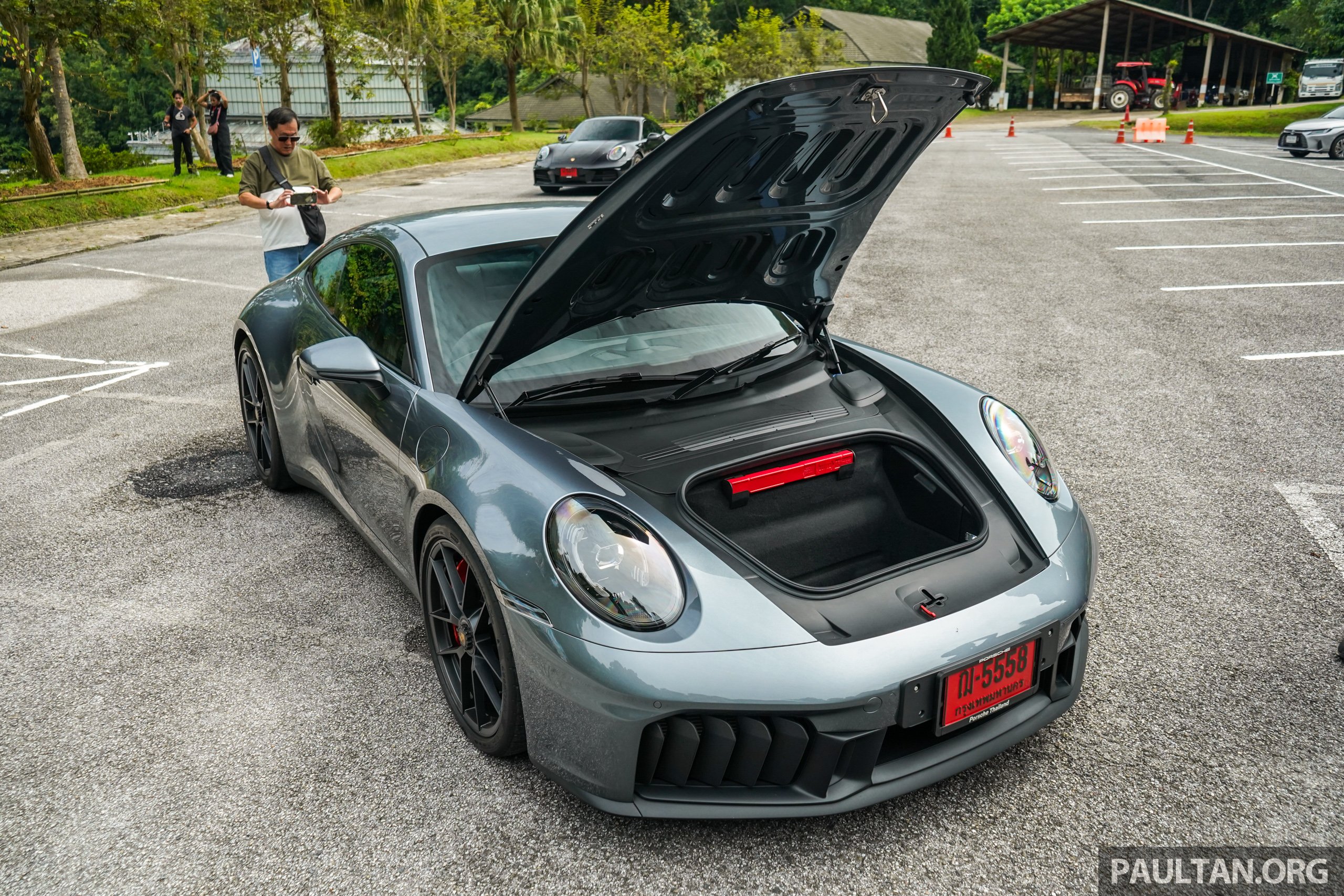 2025-992.2-Porsche-911-facelift-Chiang-Mai-drive-Porsche-911-GTS-t-hybrid-10