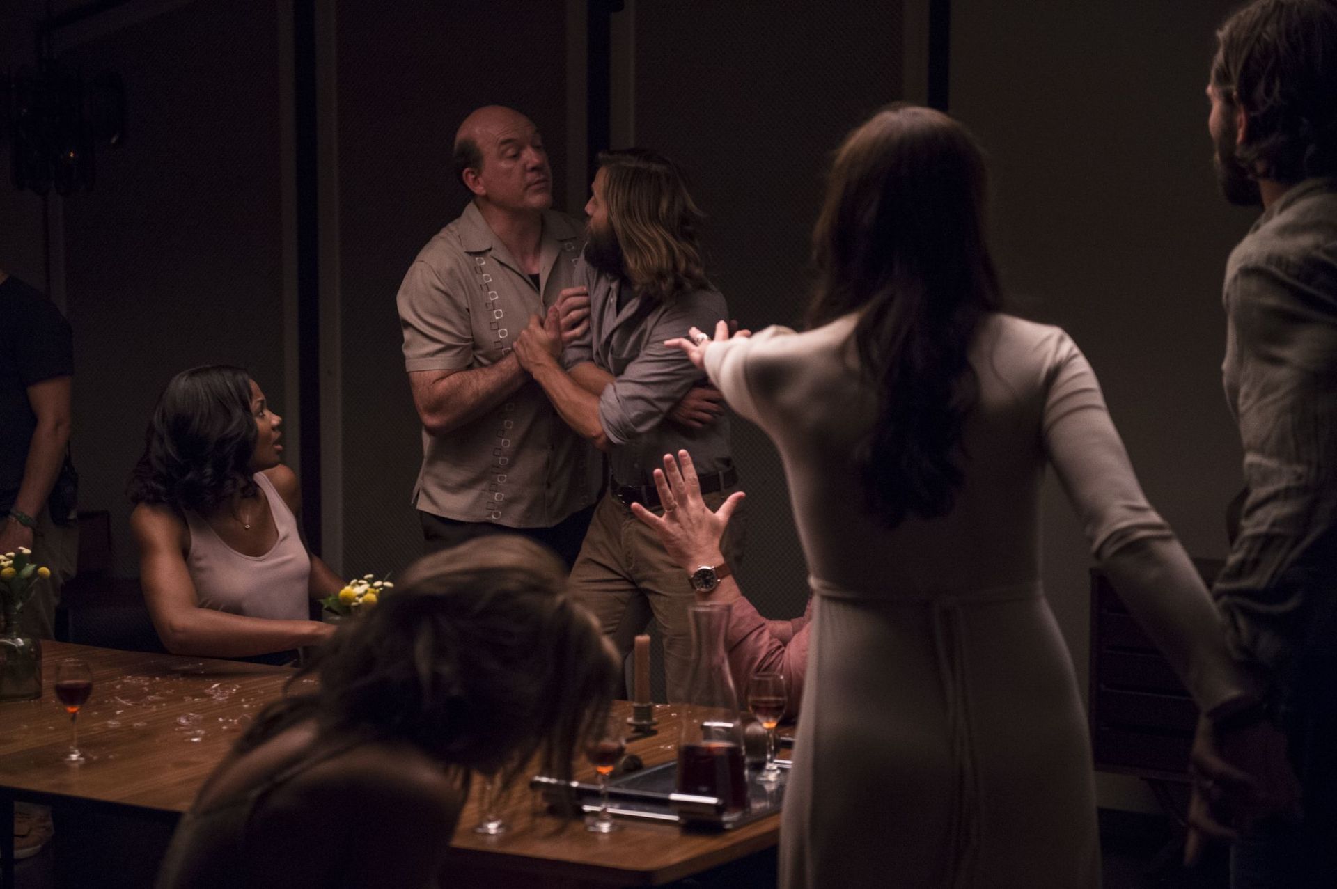 A still from The Invitation (2015) (Image via Netflix)