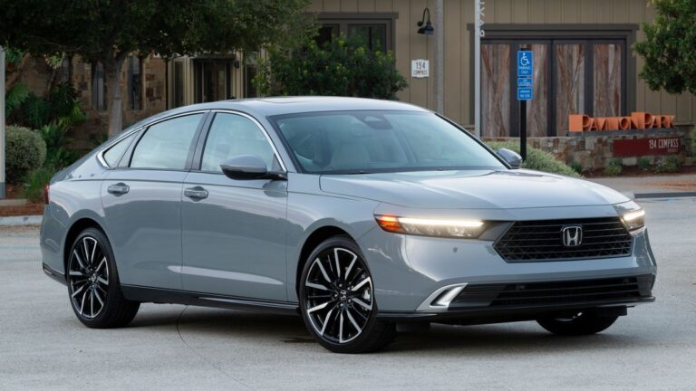 2025 Honda Accord vs. 2025 Kia K5 Comparison