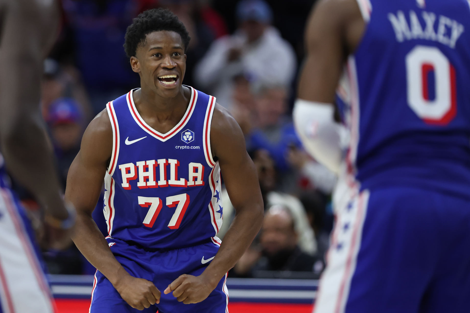 V.J. Edgecombe celebrates with Tyrese Maxey (Image Source: IMAGN)