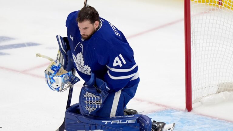 What NHLers say about persevering with play in opposition to a maskless goalie