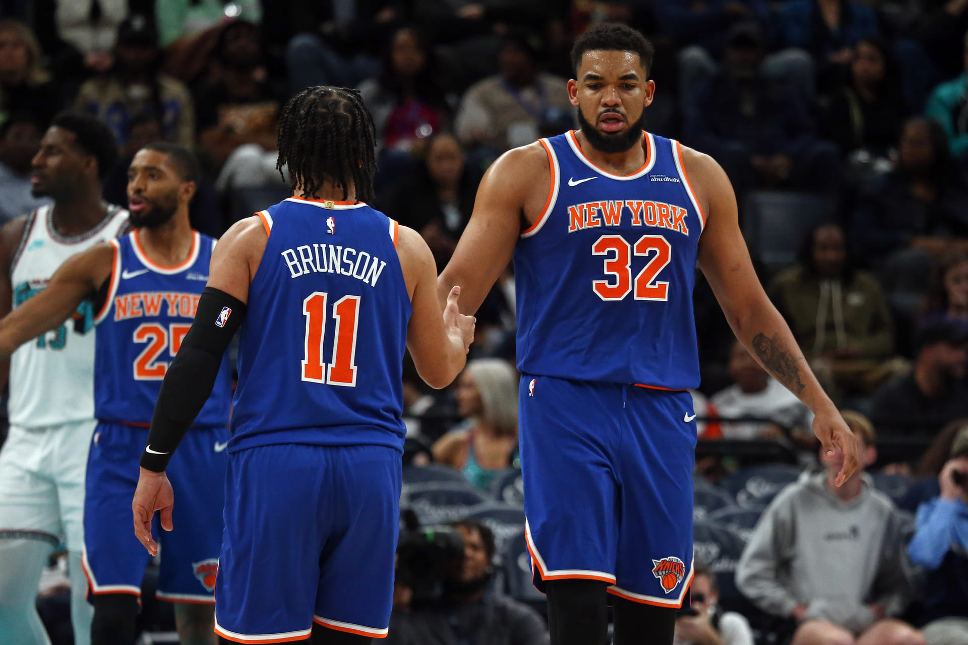 New York Knicks center Karl-Anthony Towns (32) and guard Jalen Brunson (11). (Photo: IMAGN)