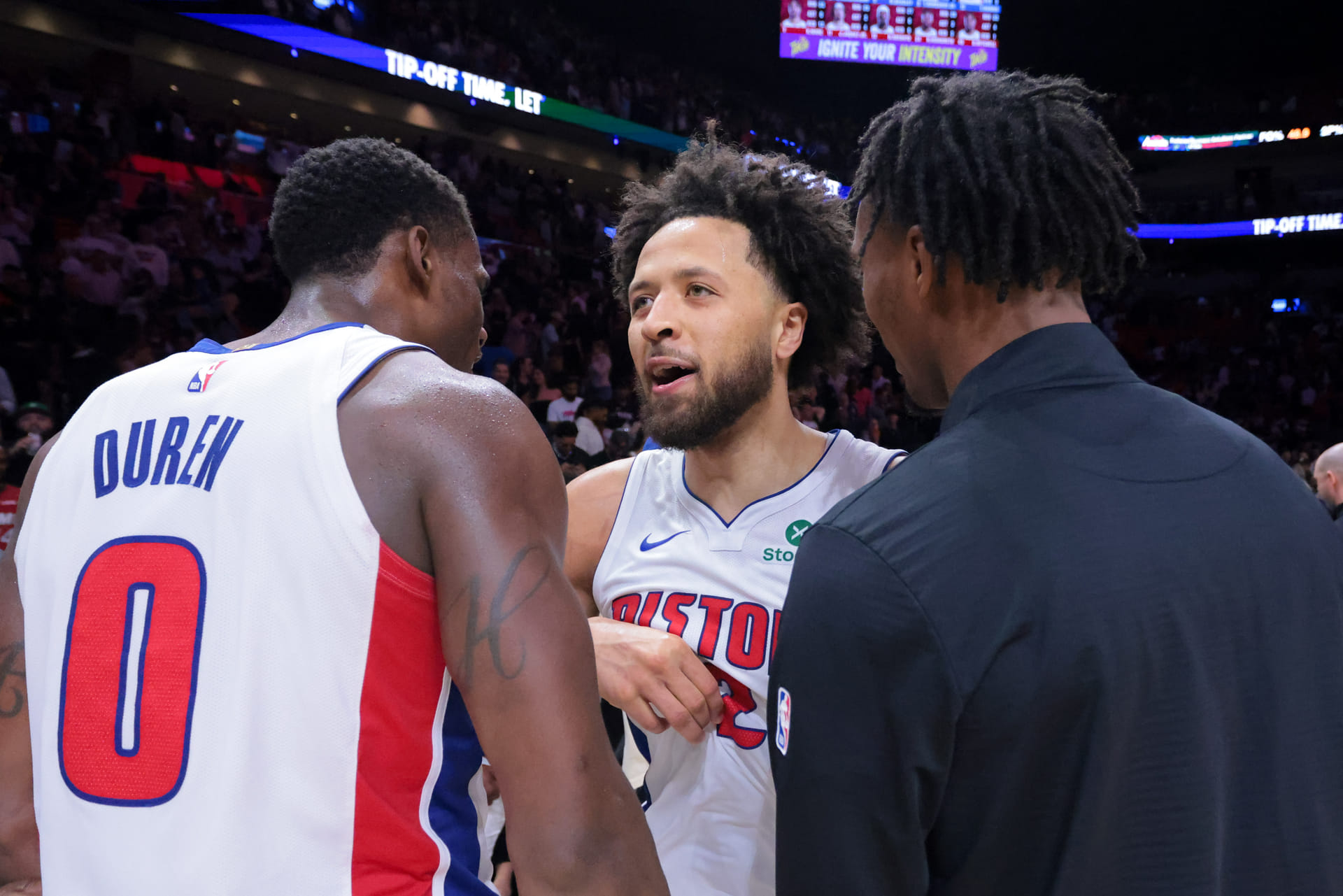 Pistons guard Cade Cunningham (2) celebrates with center Jalen Duren (0). (Photo: IMAGN)