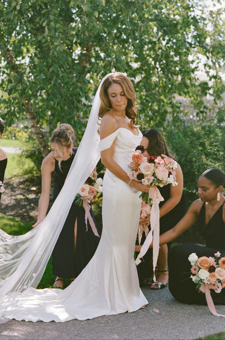 A Meaningful Autumn Wedding within the Finger Lakes, The place Their Story Began