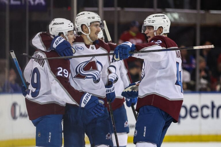 Deadspin | NHL roundup: Nathan MacKinnon stars as Avs prime Rangers in OT