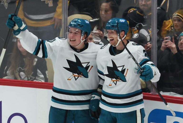 Deadspin | NHL roundup: Sharks stun Penguins with big comeback