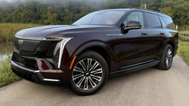 Driving The Cadillac Escalade-V And Escalade IQL Is A Reminder That EVs Shouldn’t Be Cast Aside – Jalopnik