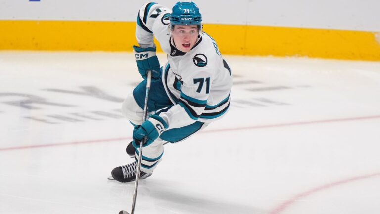 NHL Roundup: Sharks rally from four-goal third interval deficit to stun Penguins