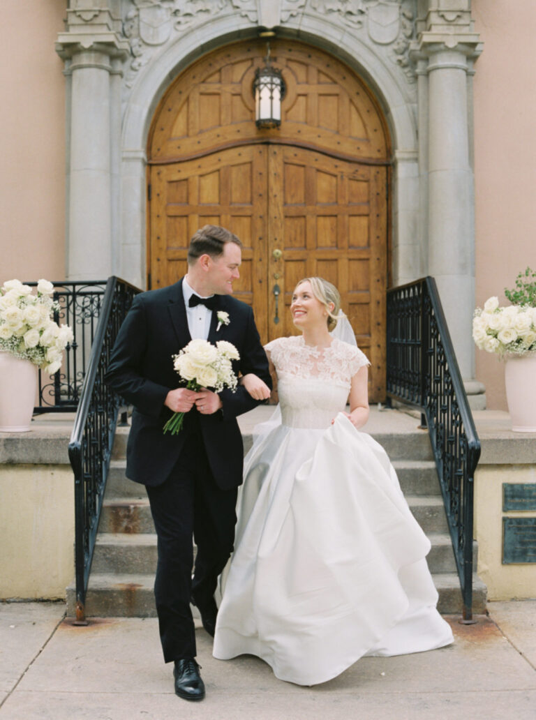 Refined Romance within the Mountains with Fresh Florals and a Custom Lounge Reveal