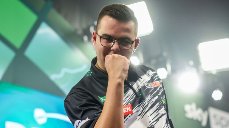 World Darts Championship 2026: Gian van Veen, Ricky Evans and Damon Heta progress as seed Ross Smith knocked out