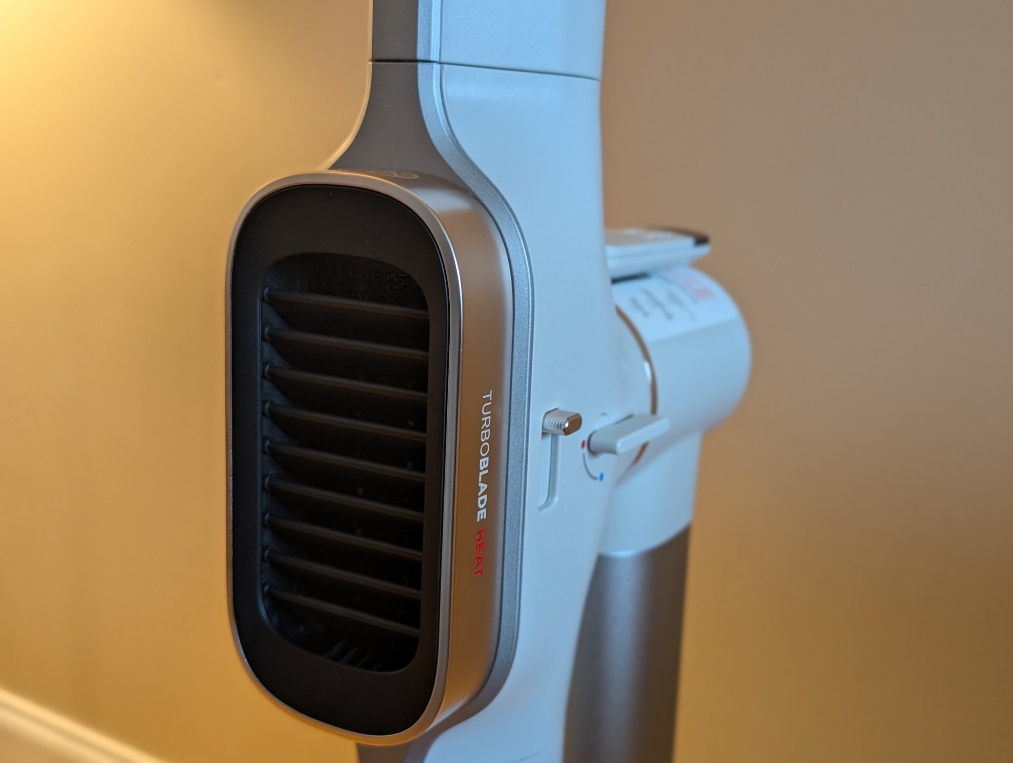 the center vent on the shark turboblade heat + cool