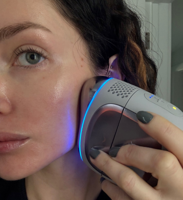 Leah using Shark FacialPro Glow DePuffi attachment to sculpt cheekbone