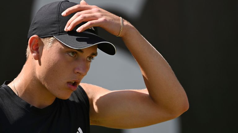 Baden-Württemberg, Stuttgart: Tennis: ATP Tour - Stuttgart, Singles, Men, Quarterfinals. Engel (Germany) - Auger-Aliassime (Canada). Justin 