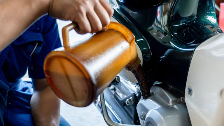 Automotive Vs. Motorcycle Oil: The Differences Explained – Jalopnik