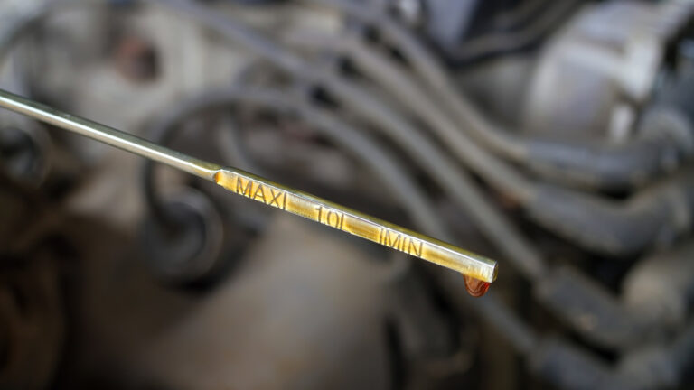 Here’s What The Color Of Your Engine Oil Can Tell You – Jalopnik
