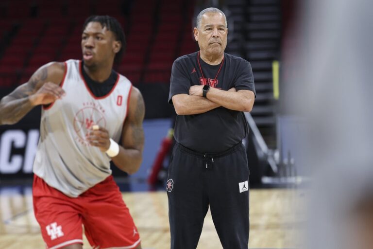 Deadspin | Home Sweet 16 Home: Illinois downplays Houston’s hometown benefit
