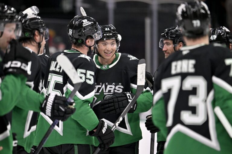 Deadspin | NHL roundup: Stars sink Predators in OT, win eighth straight