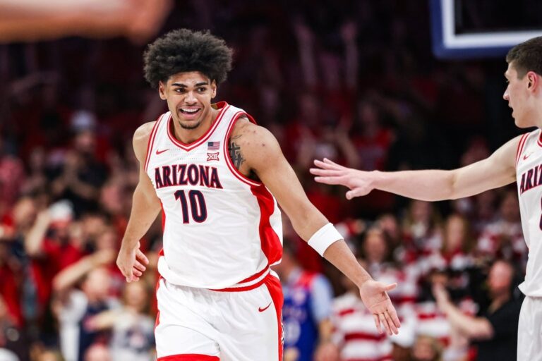 Deadspin | Top 25 roundup: No. 2 Arizona avenges 1st loss, beats No. 14 Kansas